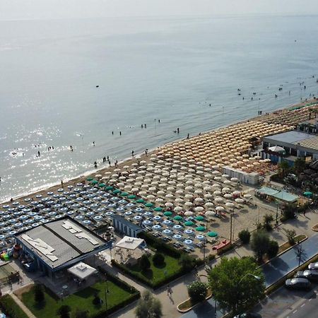Hotel Esperia Alba Adriatica Esterno foto