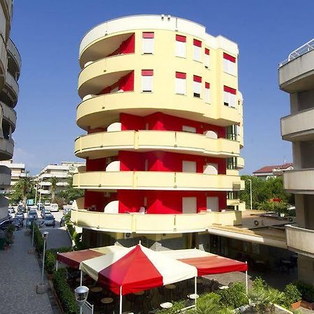 Hotel Esperia Alba Adriatica Esterno foto