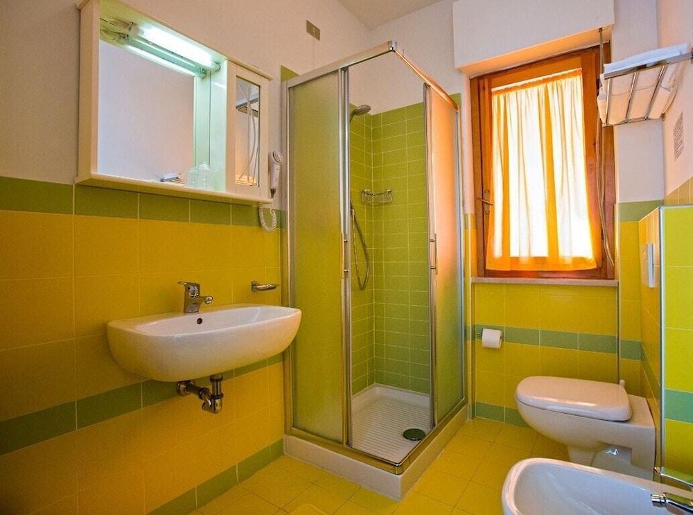 Hotel Esperia Alba Adriatica Esterno foto