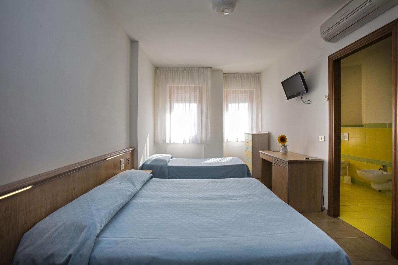 Hotel Esperia Alba Adriatica Esterno foto