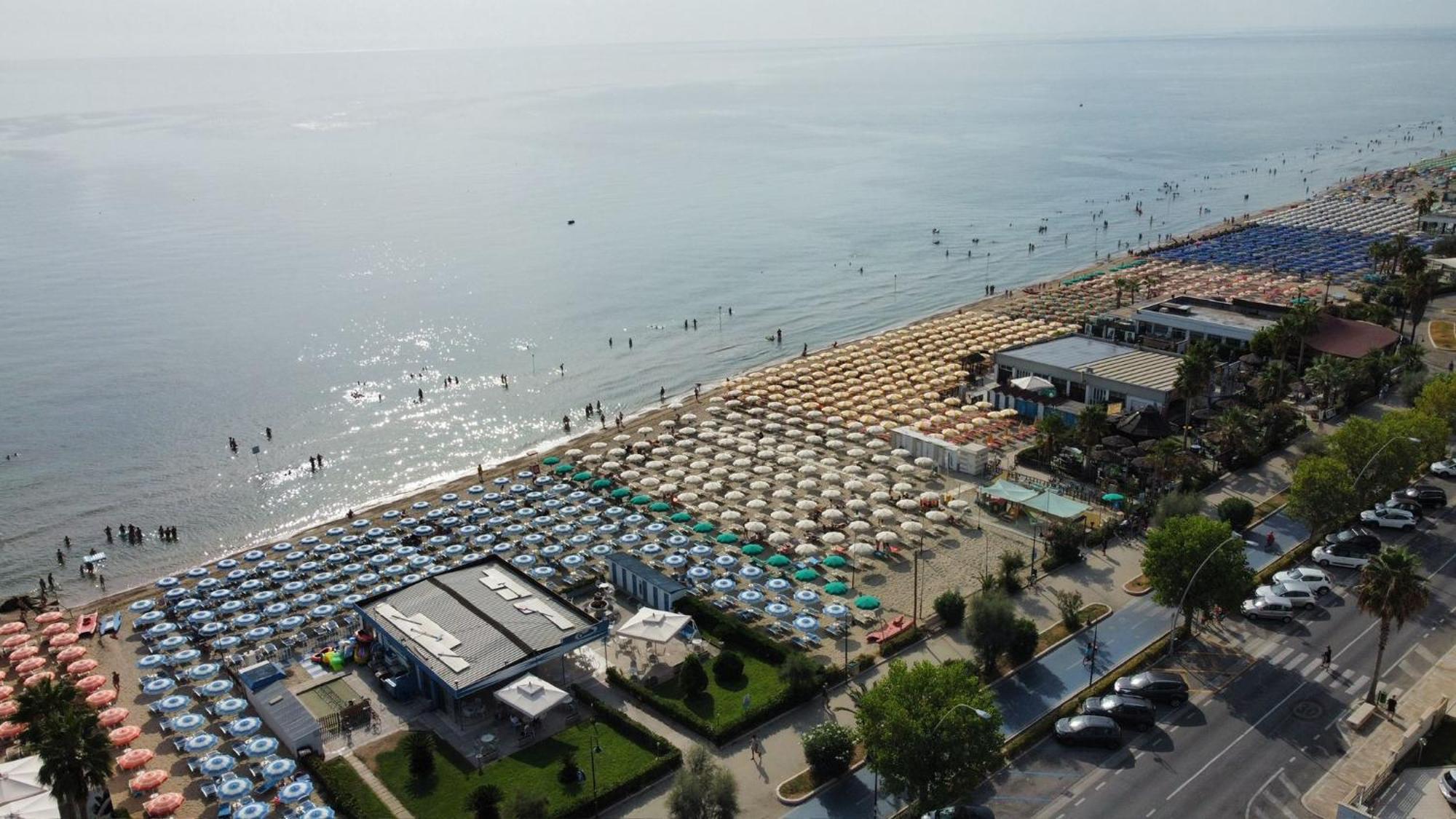 Hotel Esperia Alba Adriatica Esterno foto