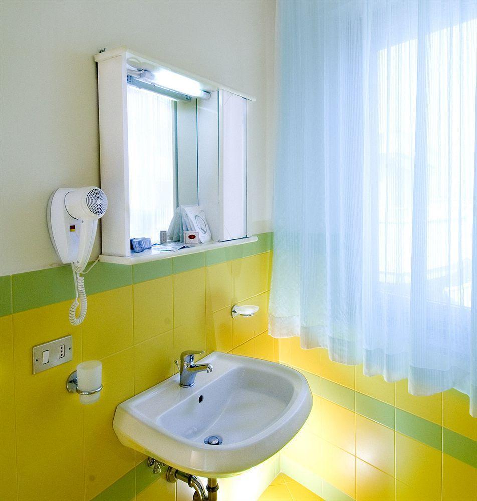 Hotel Esperia Alba Adriatica Esterno foto
