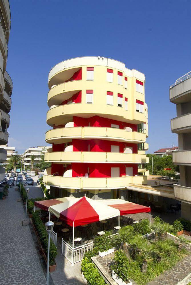 Hotel Esperia Alba Adriatica Esterno foto